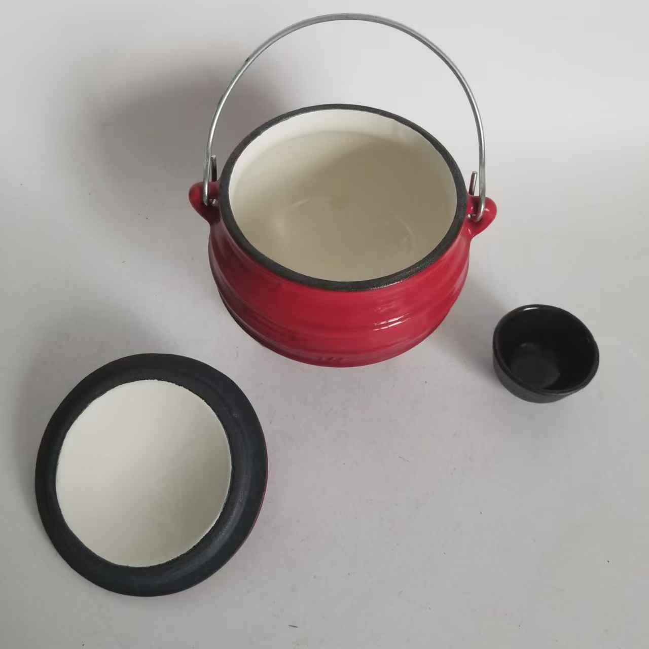 Camp Dutch Oven Cast - หม้อเหล็กหล่อเคลือบแบบดัตช์ สำหรับทำอาหารที่บ้านหรือตั้งแคมป์ พร้อมขาตั้ง 3 ขา